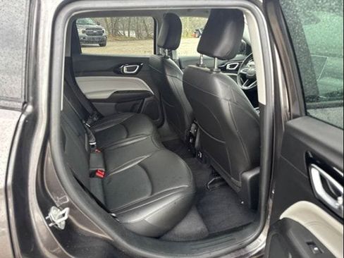 Used 2022 Jeep Compass Limited AWD/4WD image 29