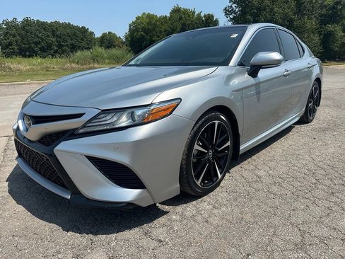 Used 2018 Toyota Camry XSE FWD image 1