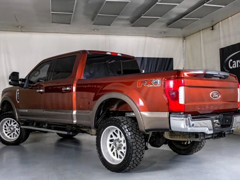Used 2017 Ford F250 Lariat w/ Lariat Ultimate Package AWD/4WD image 10