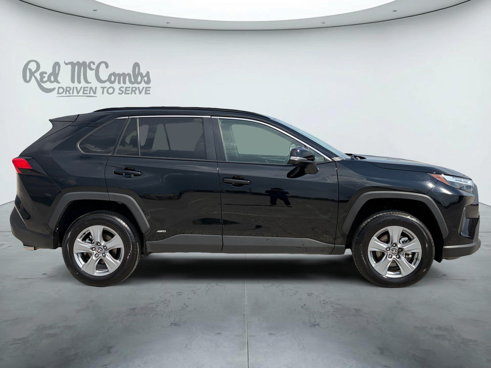 Used 2025 Toyota RAV4 XLE AWD/4WD image 4