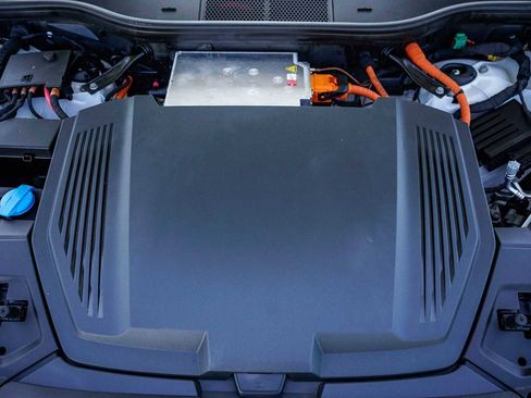 Used 2022 Audi e-tron Prestige w/ Prestige Package image 28