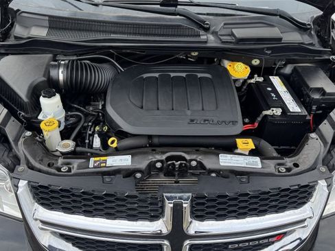 Used 2020 Dodge Grand Caravan SXT image 9