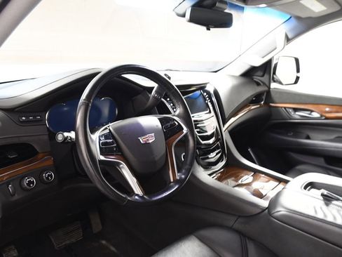 Used 2017 Cadillac Escalade Luxury image 12