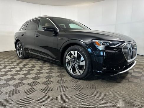 Used 2022 Audi e-tron Premium image 2