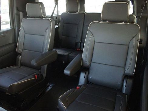 New 2025 Chevrolet Suburban Premier image 8