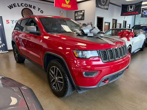 Used 2018 Jeep Grand Cherokee Trailhawk AWD/4WD image 2