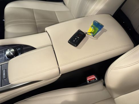 Used 2021 Lexus RX 450h AWD w/ Luxury Package image 31