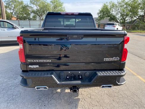 Used 2023 Chevrolet Silverado 1500 High Country w/ High Country Premium Package AWD/4WD image 5