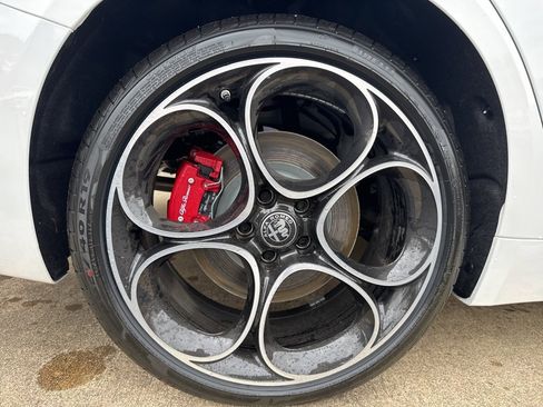 New 2025 Alfa Romeo Giulia AWD image 23