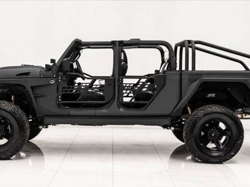 Used 2025 Jeep Gladiator Sport image 3