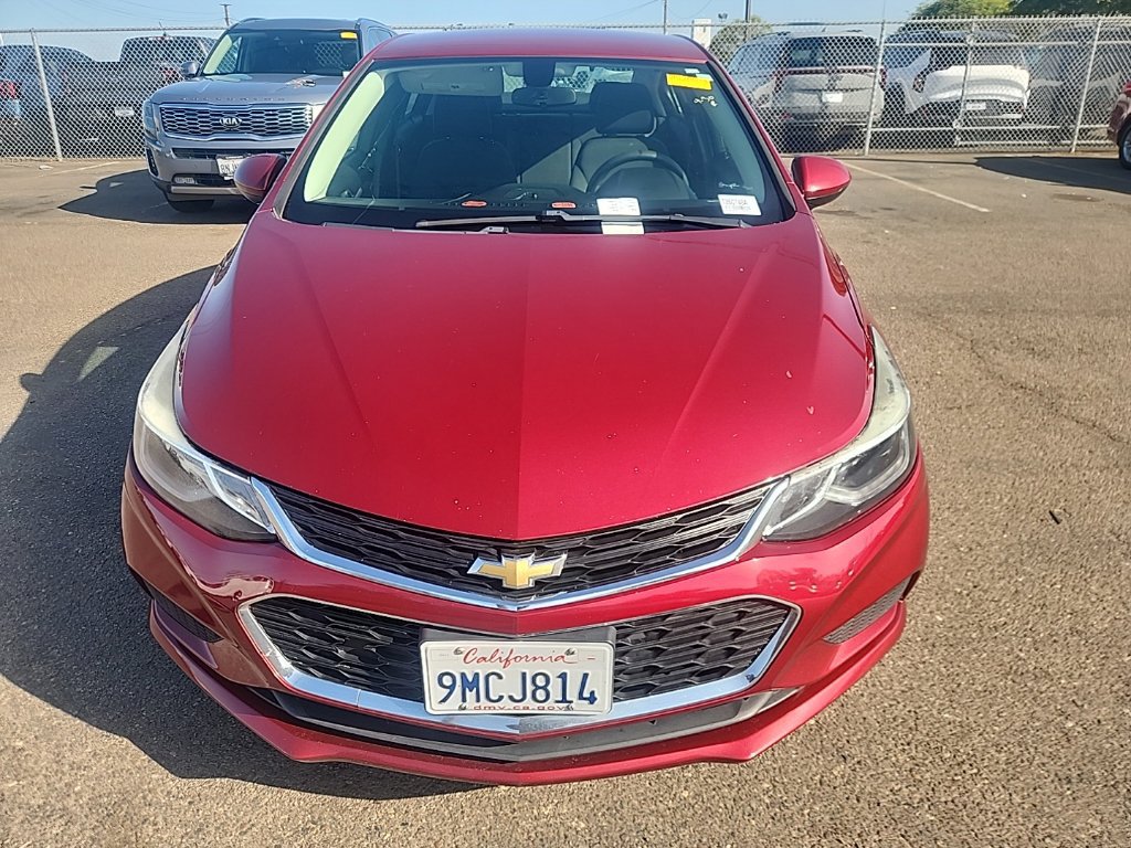 Used 2018 Chevrolet Cruze LT w/ Convenience Package FWD image 2