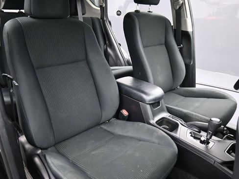 Used 2017 Toyota RAV4 LE image 19