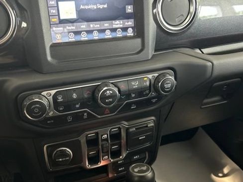 Used 2021 Jeep Wrangler Unlimited Sahara AWD/4WD image 13