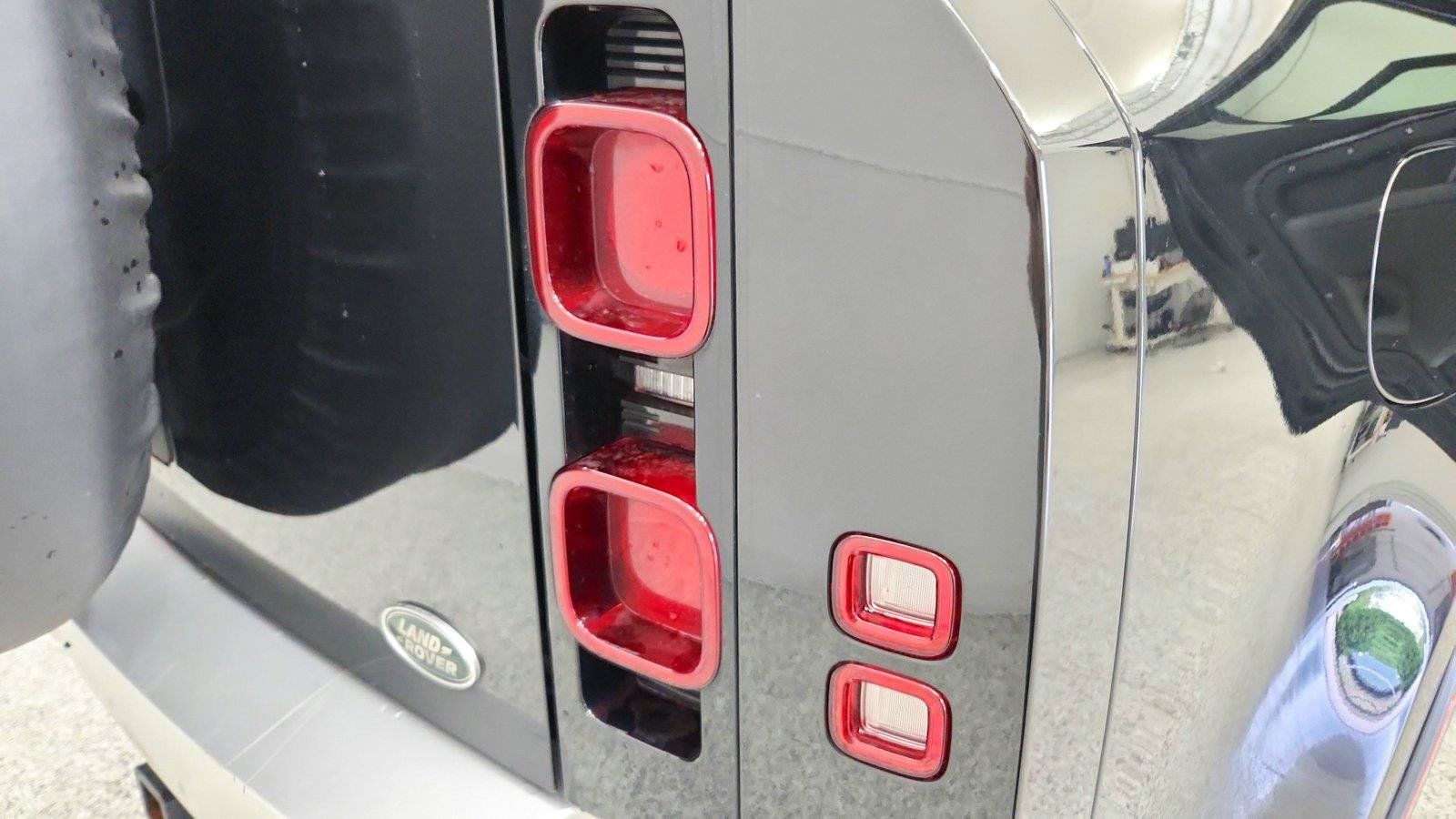 Used 2023 Land Rover Defender 110 SE AWD/4WD image 32