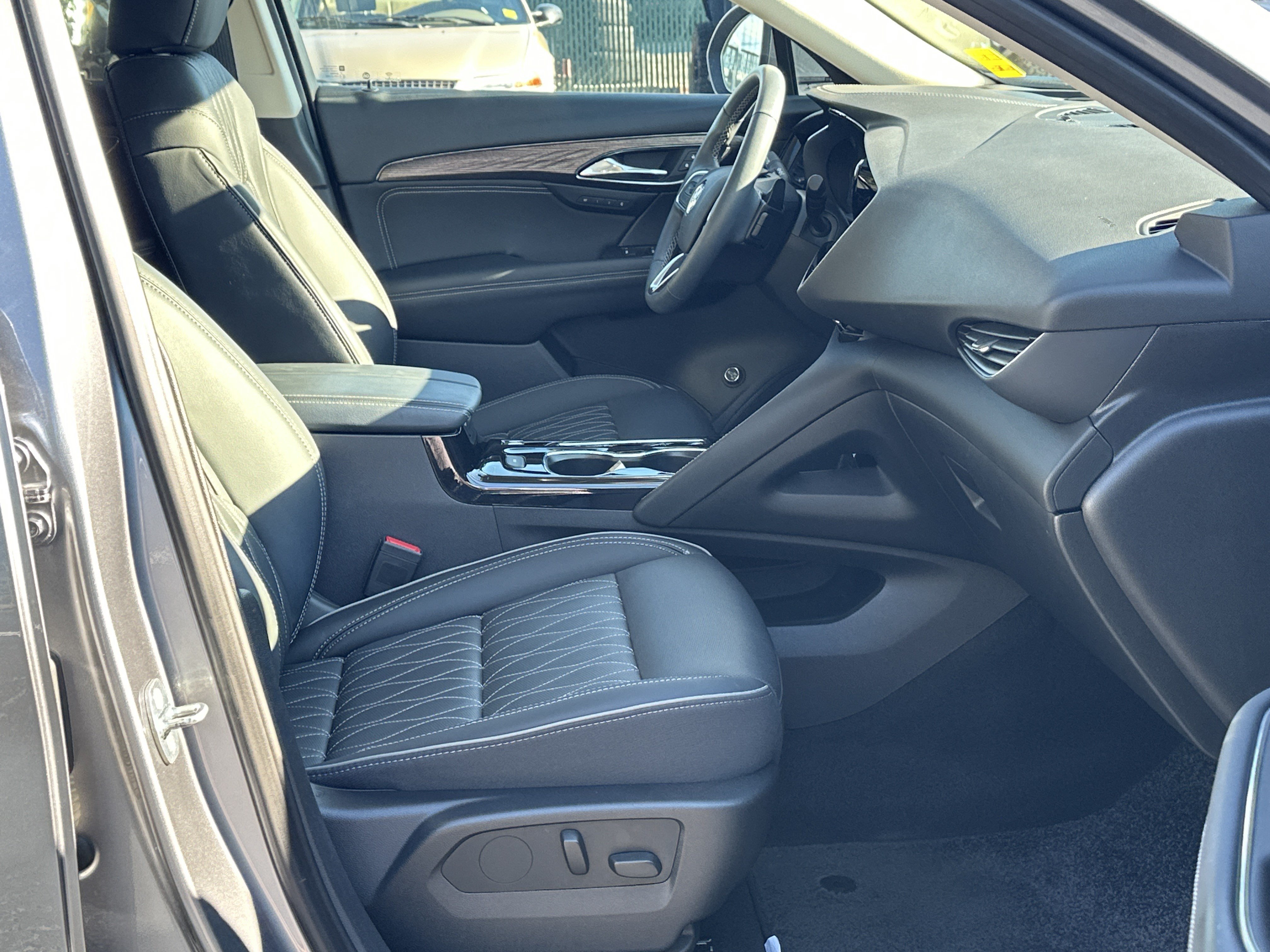 Used 2022 Buick Envision Avenir w/ Technology Package II FWD image 14