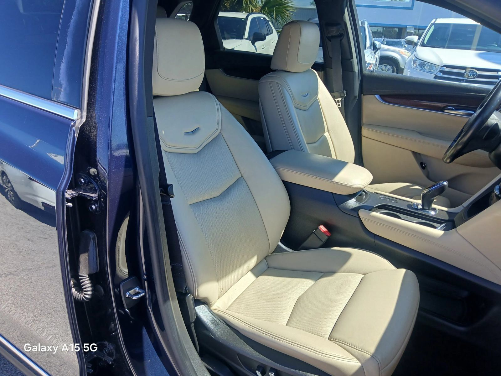 Used 2017 Cadillac XT5 Luxury w/ Driver Awareness Package AWD/4WD image 19