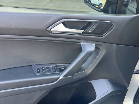 Used 2019 Volkswagen Tiguan SE image 12