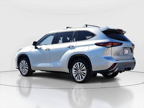 Certified 2025 Toyota Highlander Platinum AWD/4WD image 7