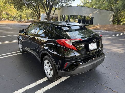 Used 2019 Toyota C-HR LE FWD image 7