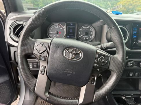 Used 2019 Toyota Tacoma TRD Off-Road AWD/4WD image 12