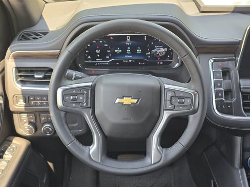 Used 2024 Chevrolet Tahoe Premier AWD/4WD image 15