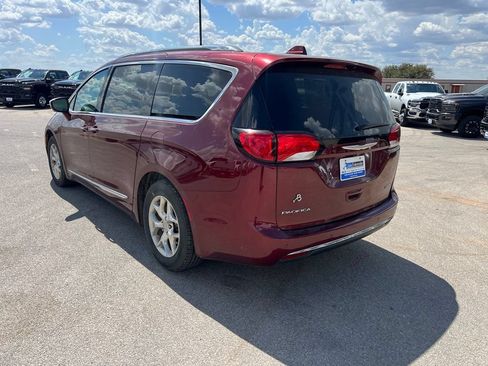 Used 2017 Chrysler Pacifica Limited w/ Advanced Safetytec Group FWD image 3