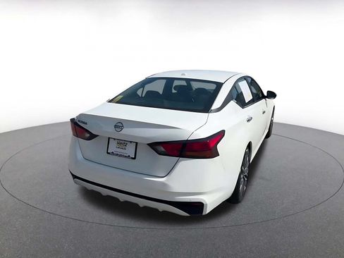 Used 2025 Nissan Altima 2.5 SV FWD image 14