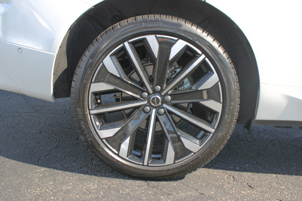 Used 2026 Volvo XC60 B5 Ultra AWD/4WD image 7