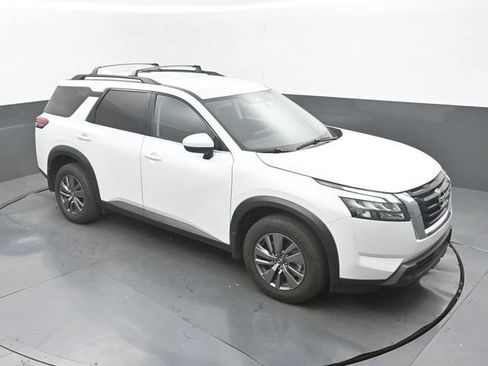 Used 2025 Nissan Pathfinder SV AWD/4WD image 13