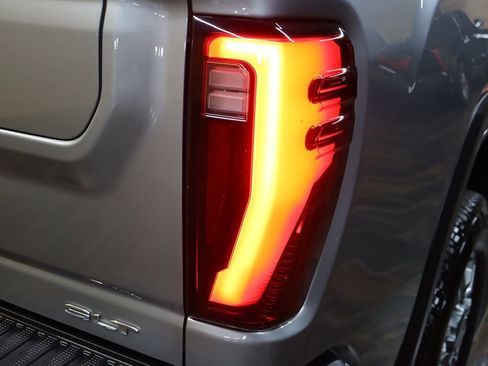 Used 2025 GMC Sierra 2500 SLT w/ SLT Convenience Package AWD/4WD image 25