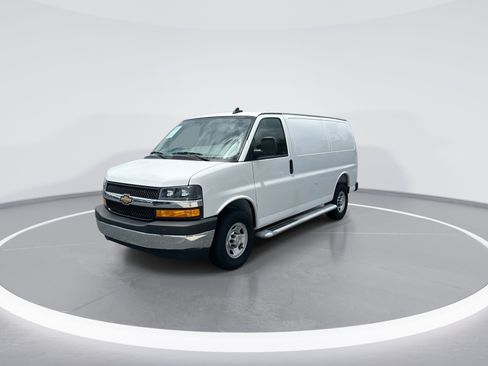 Used 2025 Chevrolet Express 2500 w/ Driver Convenience Package RWD image 5