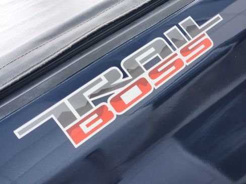 Used 2020 Chevrolet Silverado 1500 LT Trail Boss w/ Convenience Package AWD/4WD image 8