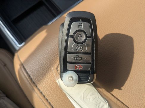 Used 2022 Ford F450 Lariat w/ Lariat Ultimate Package image 36