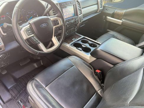 Used 2017 Ford F250 Lariat w/ Chrome Package image 4