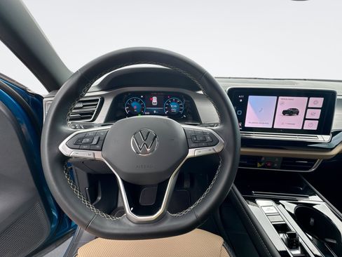 Used 2024 Volkswagen Atlas Cross Sport SE FWD image 16
