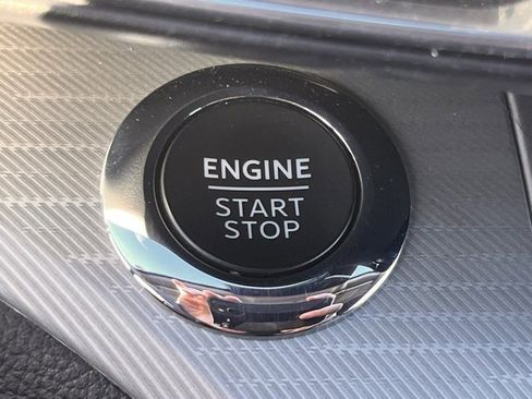 Used 2022 Ford Explorer XLT w/ Equipment Group 202A image 16