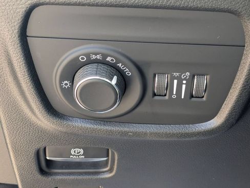 Used 2022 Jeep Grand Cherokee L Laredo AWD/4WD image 17