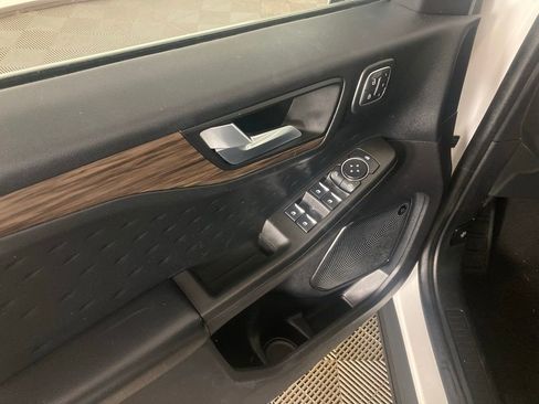 Used 2020 Ford Escape Titanium image 12