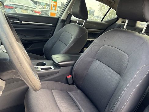 Used 2022 Nissan Altima 2.5 SV FWD image 11