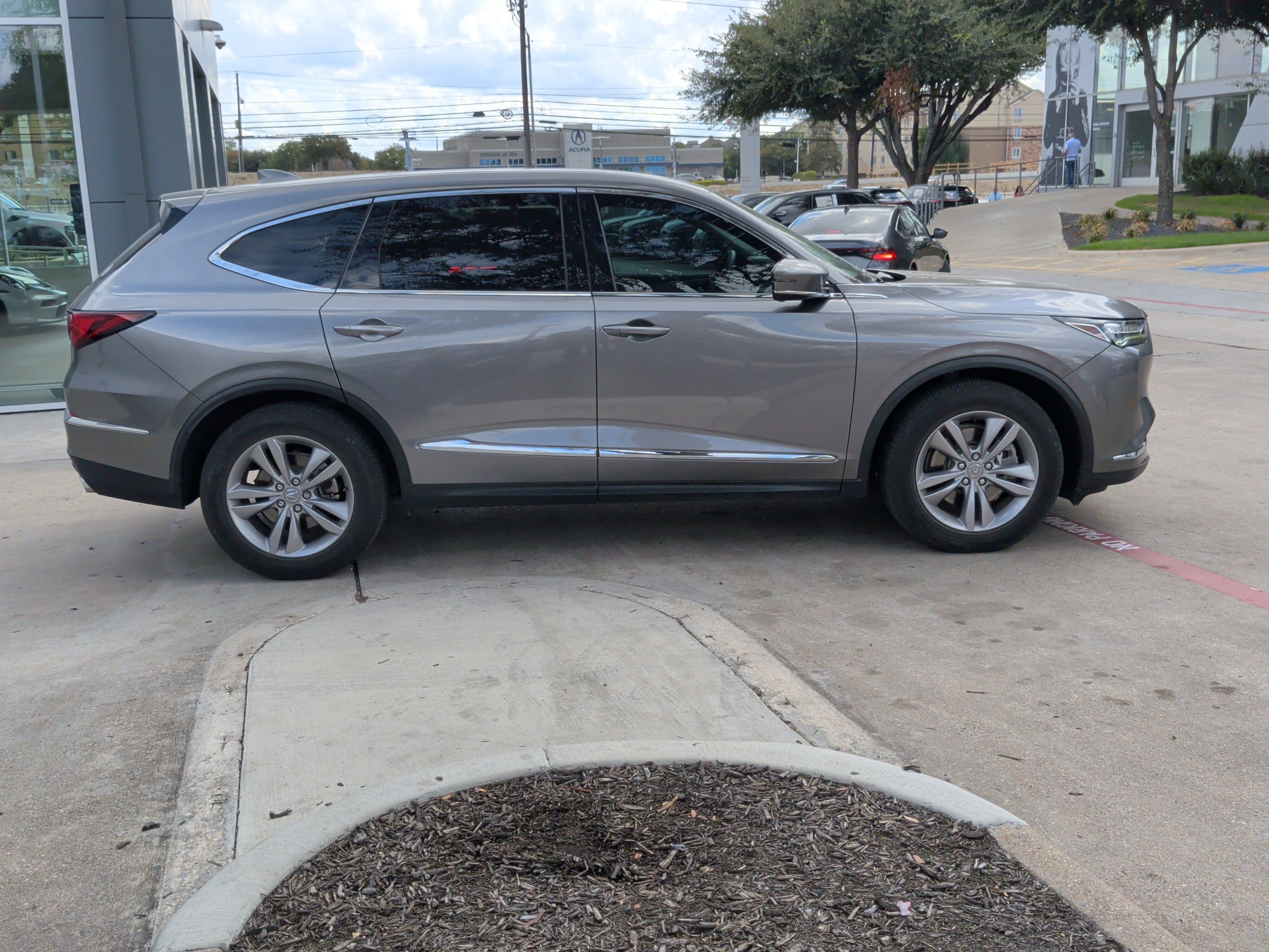 Used 2024 Acura MDX FWD image 9