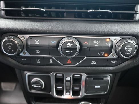 New 2025 Jeep Wrangler Sport S image 32