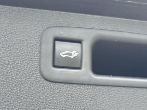 Used 2023 Toyota Highlander LE image 35