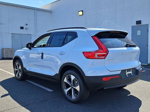 New 2026 Volvo XC40 B5 Plus w/ Climate Package AWD/4WD image 4