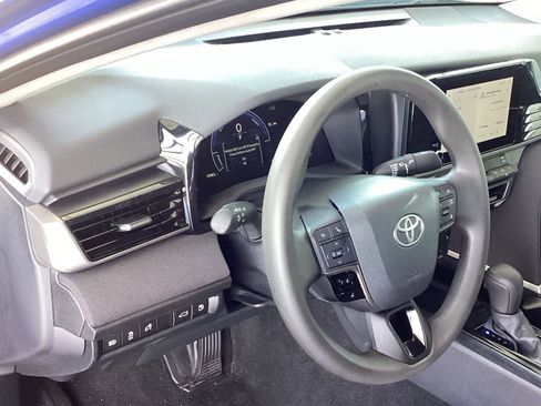 Used 2025 Toyota Camry LE image 9