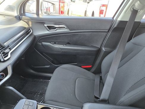 Used 2025 Kia Sportage LX FWD image 15