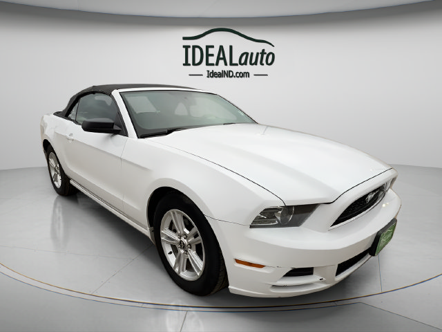 Used 2014 Ford Mustang Convertible RWD image 1