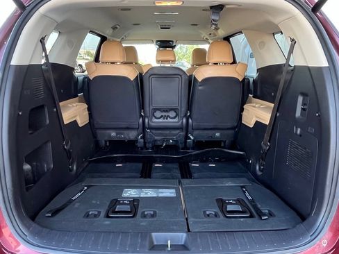 Used 2024 Kia Carnival EX FWD image 28