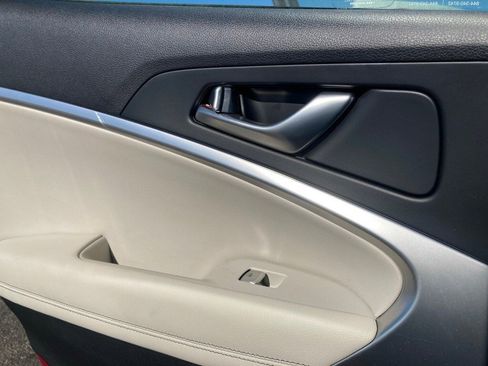 Used 2025 Genesis G70 2.5T image 12