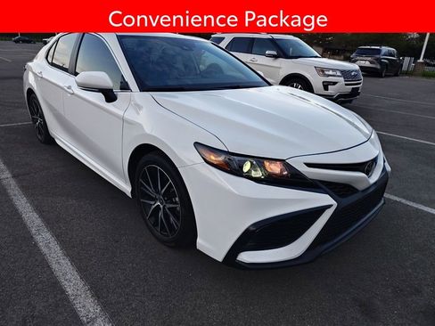 Used 2024 Toyota Camry SE w/ Convenience Package image 3