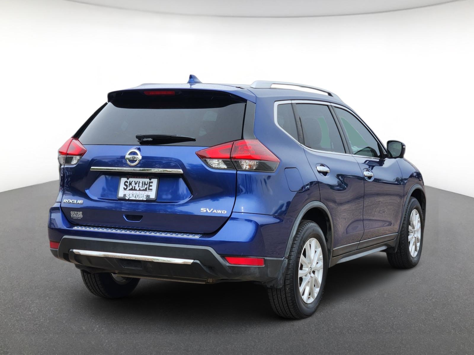 Used 2018 Nissan Rogue SV w/ Sun & Sound Touring Package AWD/4WD image 3